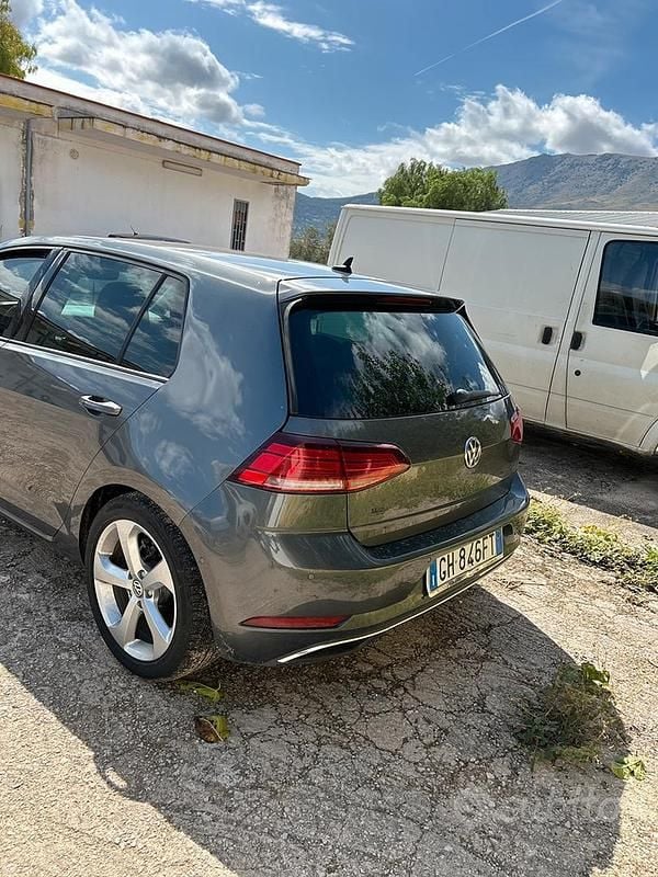 Occasion VW Golf VIII 115 ch (84 kW) 2022 Gris Berline
