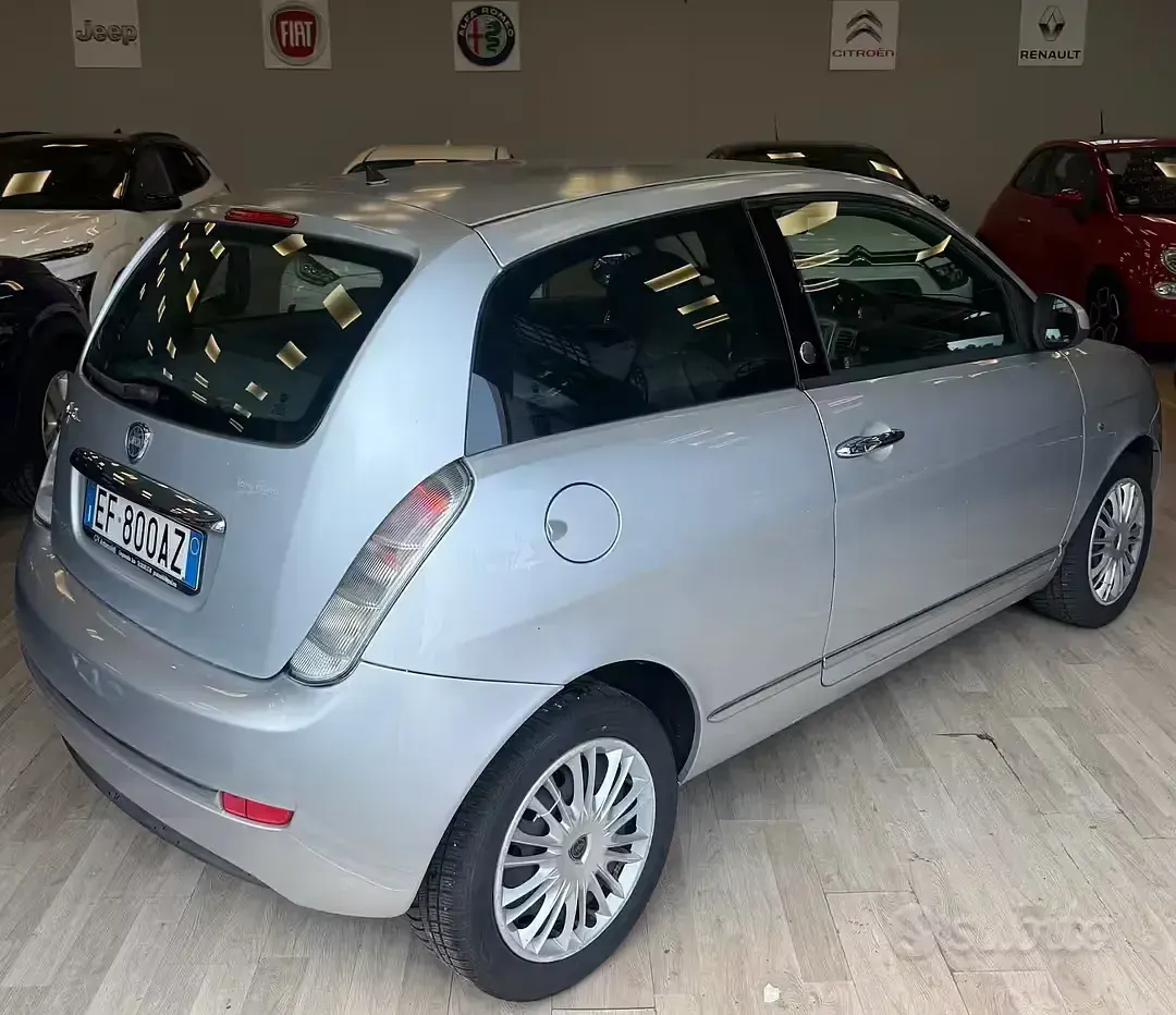 Usata Lancia Ypsilon 77 CV (56 kW) 2010 Grigio Utilitaria