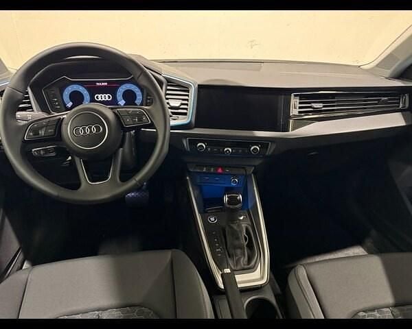 Nuova Audi A1 Ambiente 116 CV (85 kW) 2025 Grigio zinco perla Utilitaria