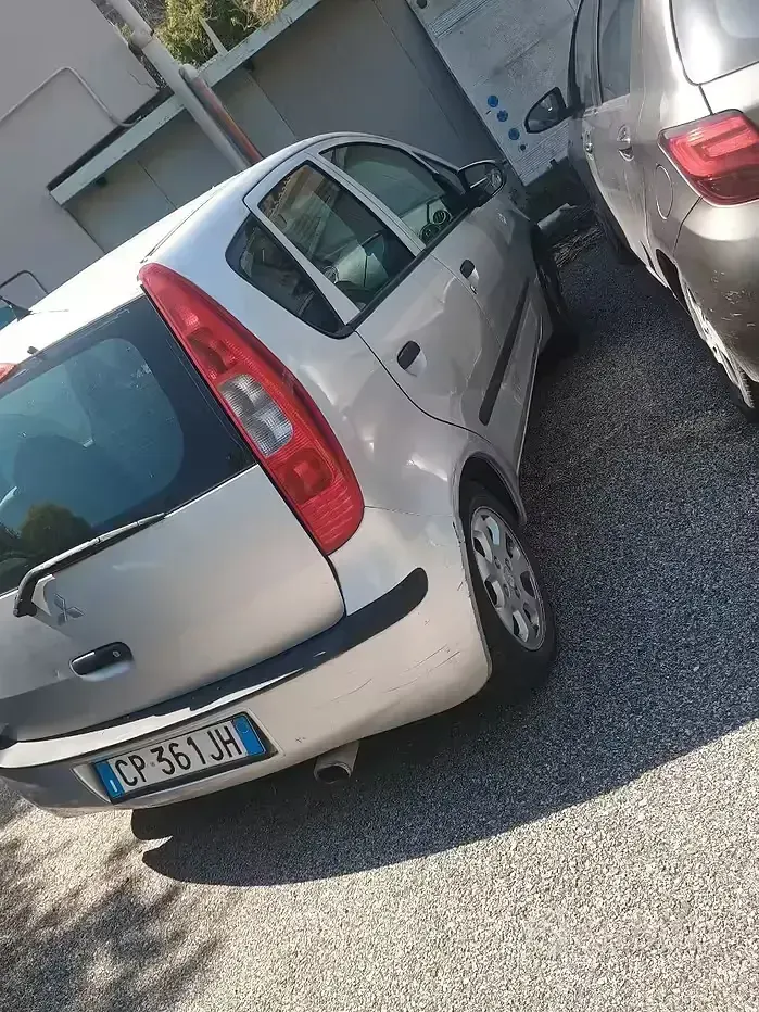 Usata Mitsubishi Colt 95 CV (69 kW) 2004 Grigio Utilitaria