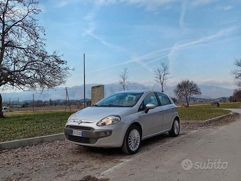 Grigio Usata 2010 Fiat Punto Due volumi | 2300 € (Ottimo prezzo) - Immagine 1/4