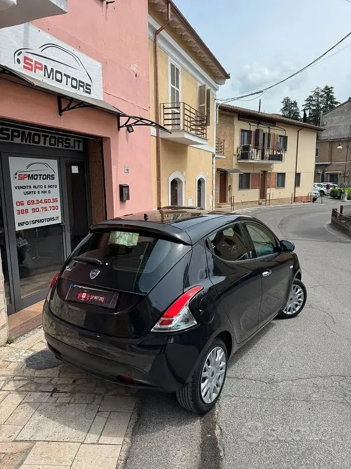 Usata Lancia Ypsilon Platinum 69 CV (50 kW) 2015 Nero Utilitaria