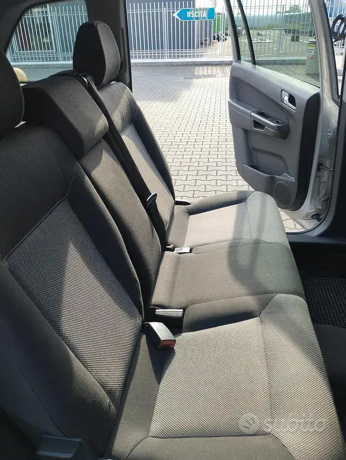 Usata Opel Zafira 110 CV (80 kW) 2014 Grigio Monovolume