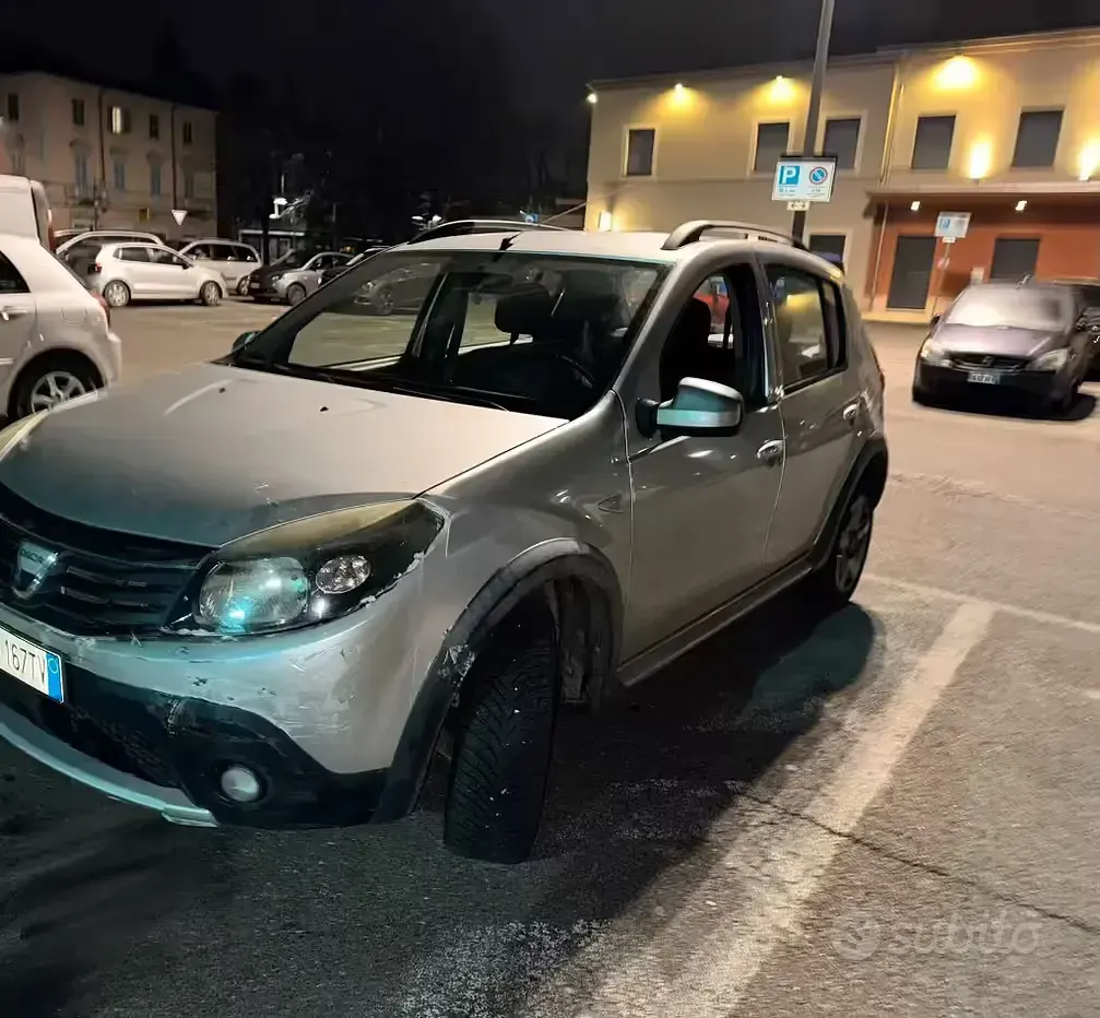 Usata Dacia Sandero Stepway 84 CV (61 kW) 2012 Grigio Berlina
