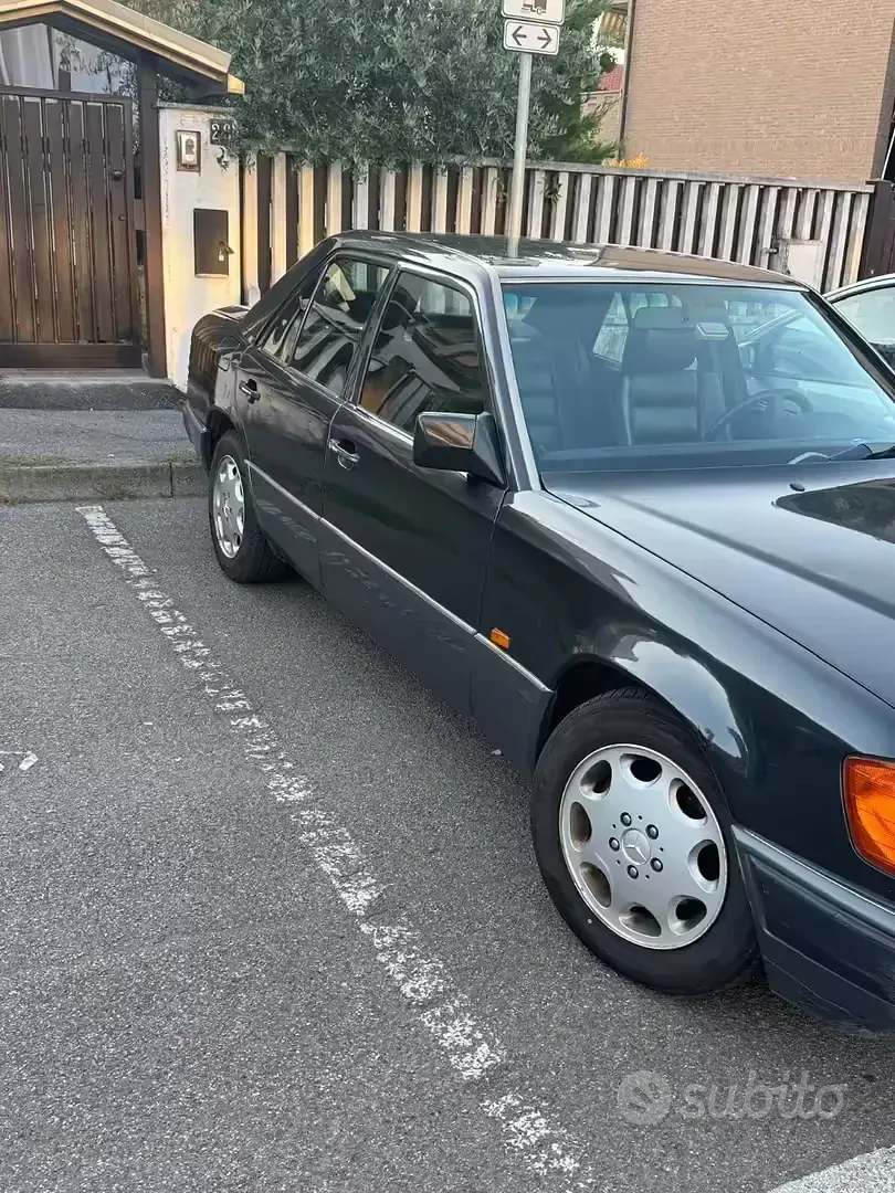 Usata Mercedes 200 109 CV (80 kW) 1993 Nero Berlina