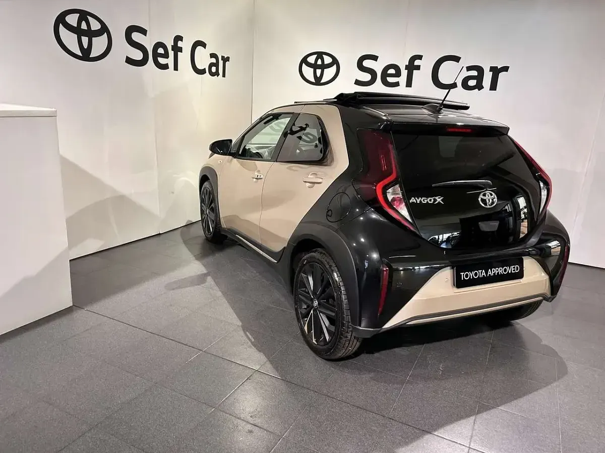 Usata Toyota Aygo X Lounge 72 CV (52 kW) 2023 Oro SUV