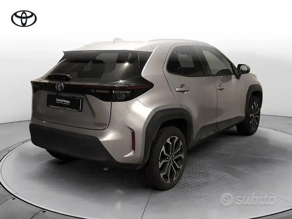 Usata Toyota Yaris Cross Trend 116 CV (85 kW) 2022 Grigio SUV