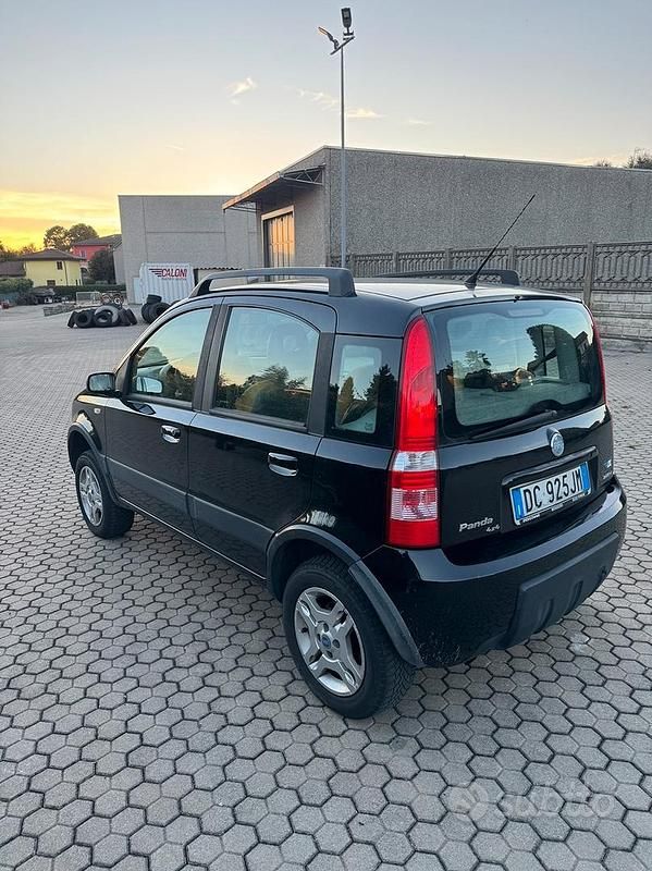 Usata Fiat Panda 4x4 69 CV (50 kW) 2006 Nero Utilitaria