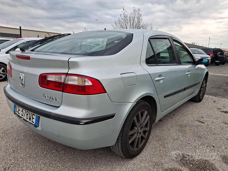 Usata Renault Laguna II 120 CV (88 kW) 2004 Grigio Berlina