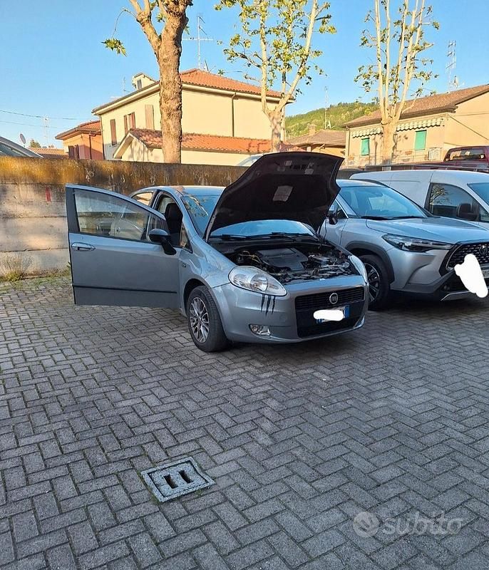 Usata Fiat Grande Punto 75 CV (55 kW) 2009 Grigio Utilitaria