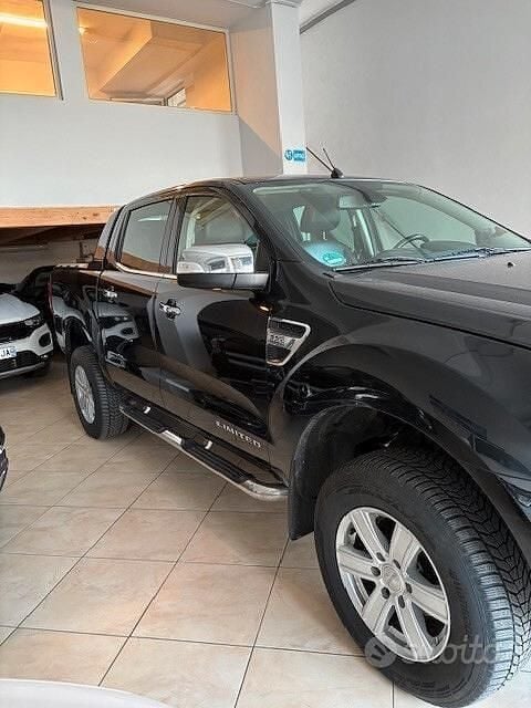 Usata Ford Ranger Limited 149 CV (109 kW) 2015 Nero Pick-up