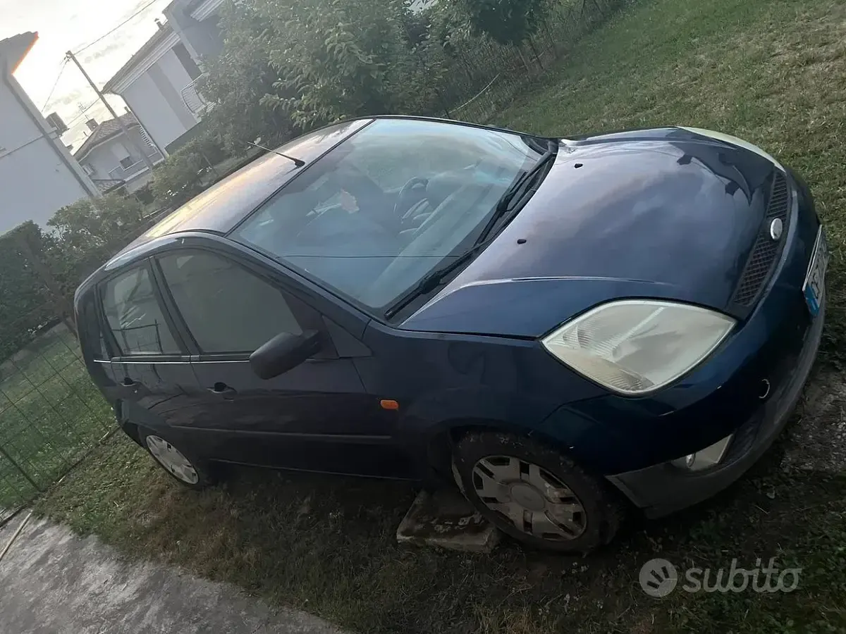 Usata Ford Fiesta 75 CV (55 kW) 2002 Blu Utilitaria
