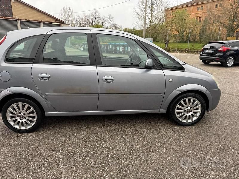 Usata Opel Meriva Cosmo 101 CV (74 kW) 2004 Grigio Monovolume