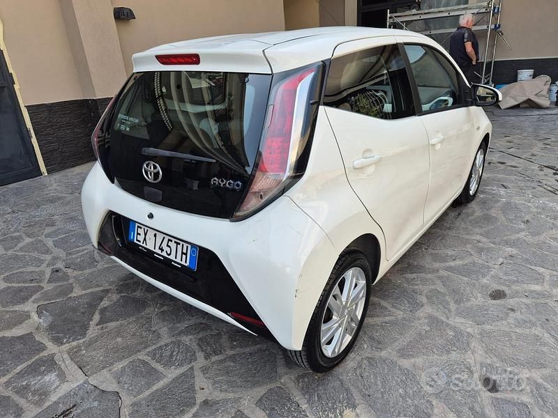 Usata Toyota Aygo Cool 69 CV (50 kW) 2015 Bianco Utilitaria
