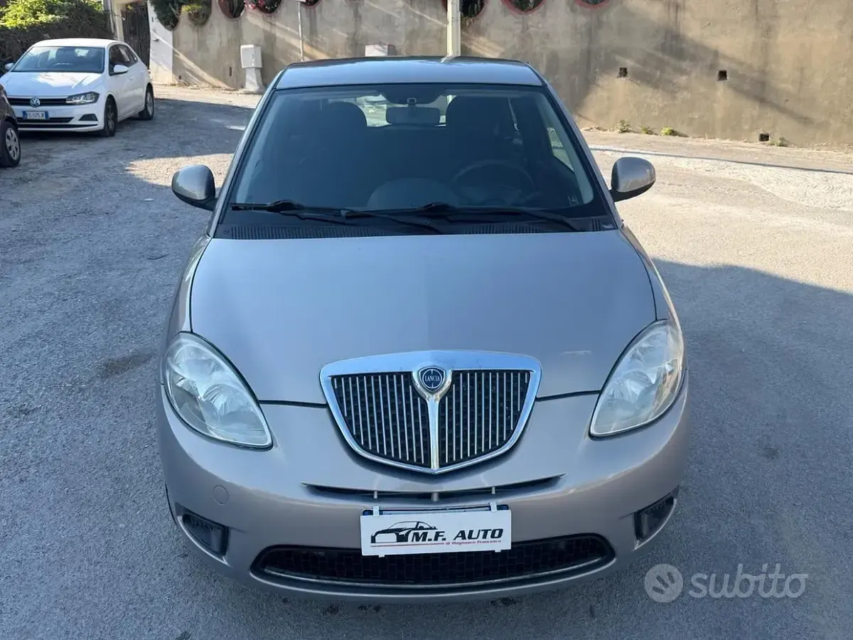 Usata Lancia Ypsilon 69 CV (50 kW) 2011 Giallo Utilitaria