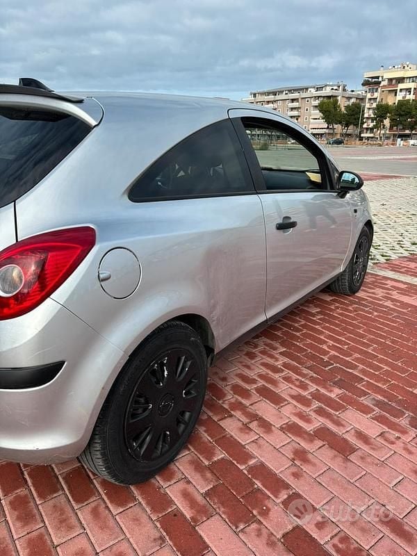 Usata Opel Corsa 80 CV (58 kW) 2010 Grigio Utilitaria
