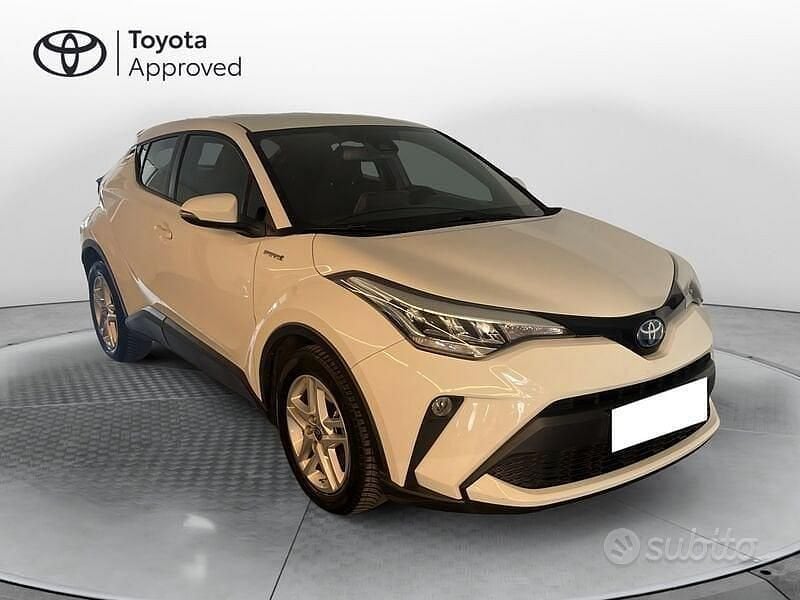 Usata Toyota C-HR Active 122 CV (89 kW) 2021 Bianco SUV