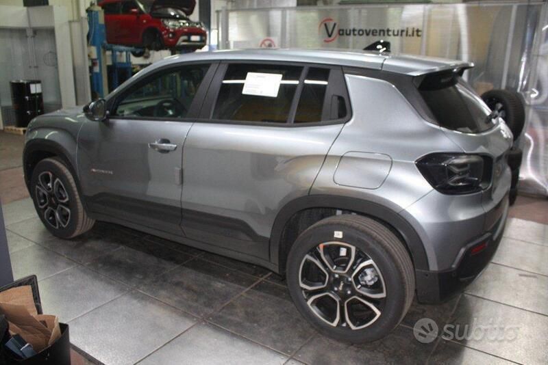 Nuova Jeep Avenger Summit 101 CV (74 kW) 2025 Grigio SUV