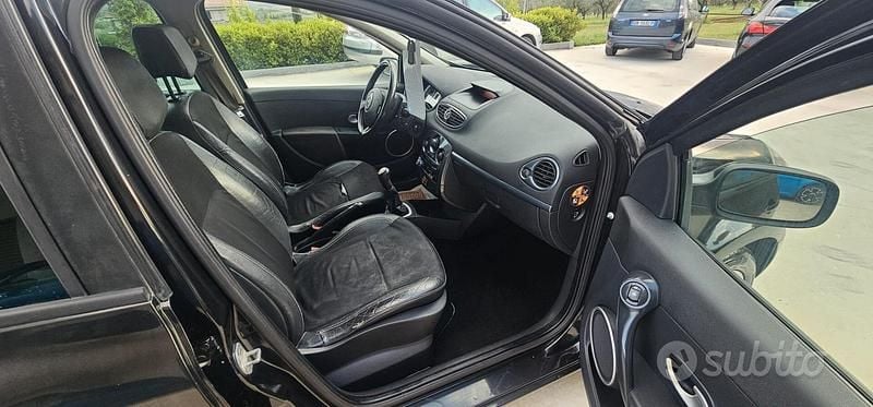 Usata Renault Clio II Dynamique 85 CV (62 kW) 2007 Nero Berlina