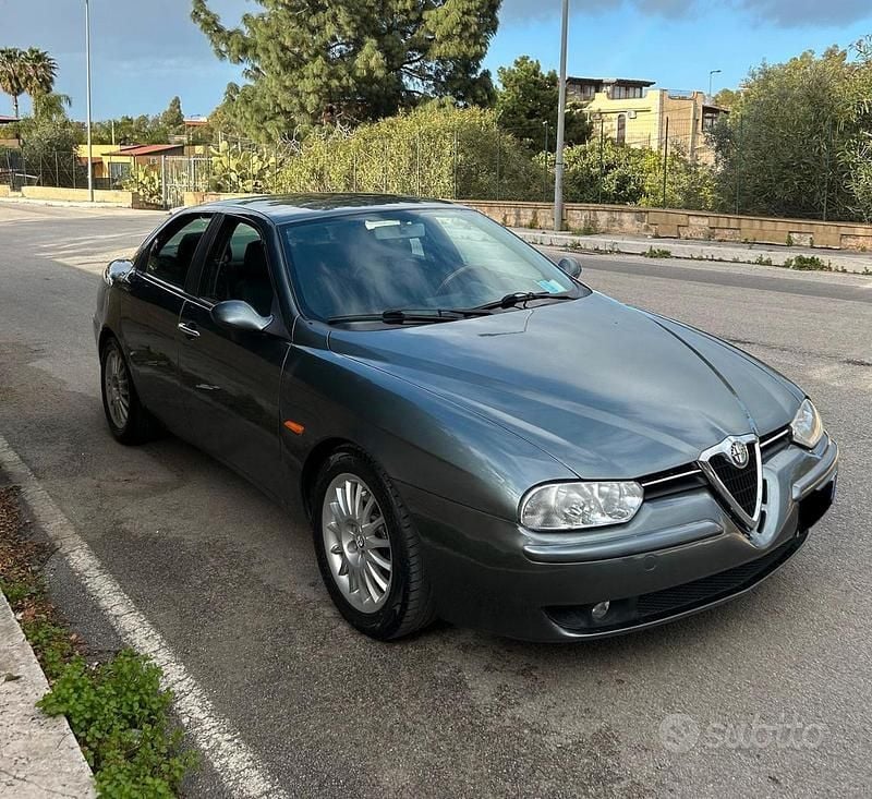 Usata Alfa Romeo 156 Distinctive 192 CV (141 kW) 2001 Grigio Berlina