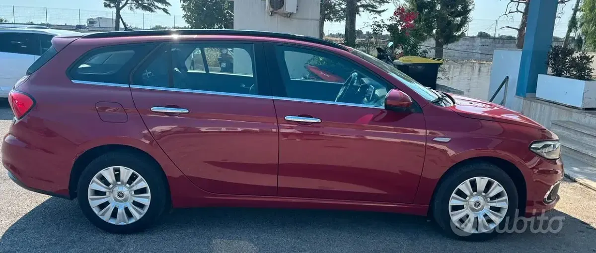Usata Fiat Tipo 120 CV (88 kW) 2017 Rosso Station wagon