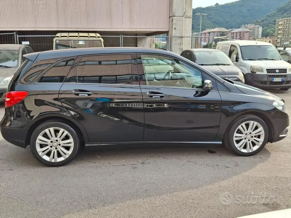 Usata Mercedes B180 Executive 109 CV (80 kW) 2014 Nero Utilitaria