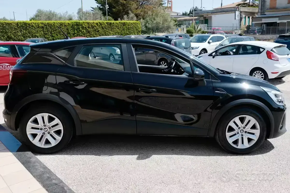 Usata Renault Captur 101 CV (74 kW) 2021 Nero SUV
