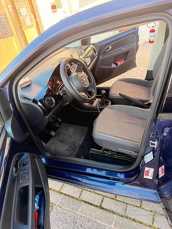 Begagnad VW up! 2016 Blå Halvkombi