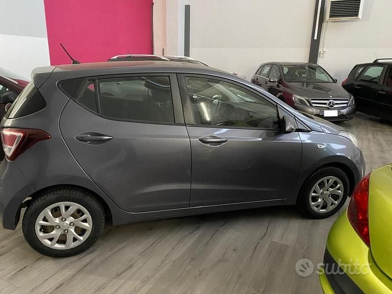Usata Hyundai i10 Style 66 CV (48 kW) 2017 Grigio Utilitaria