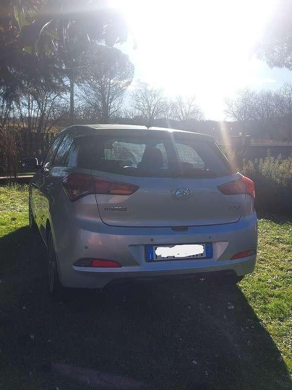 Usata Hyundai i20 Comfort 75 CV (55 kW) 2016 Argento Utilitaria