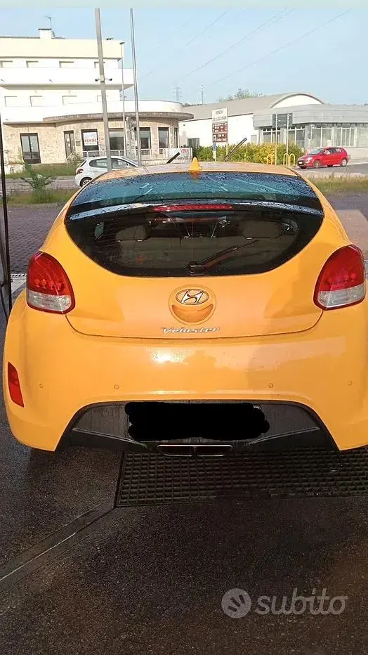 Usata Hyundai Veloster 140 CV (102 kW) 2013 Arancione Utilitaria