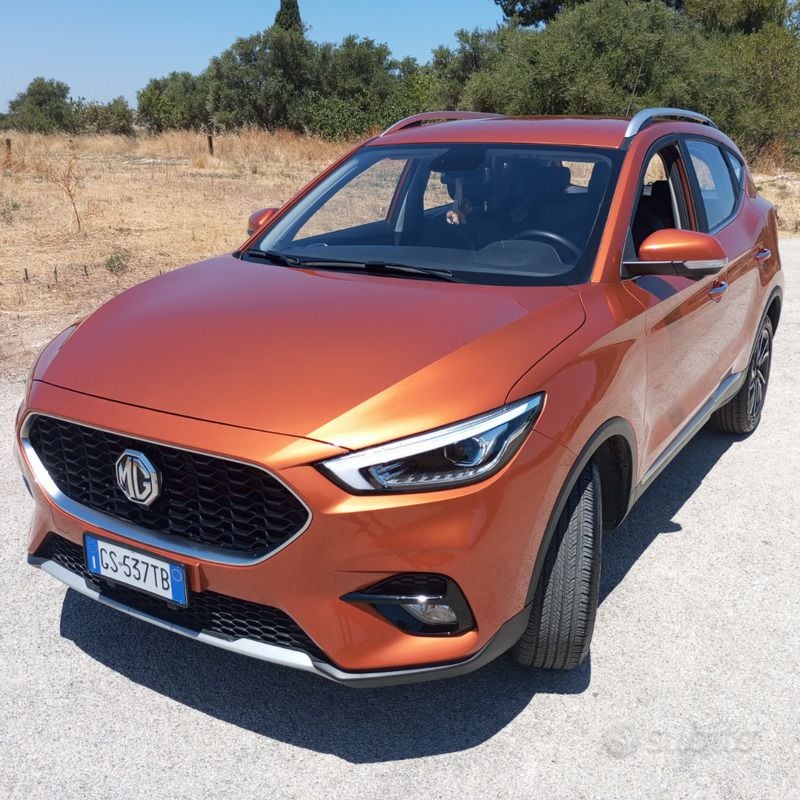 Usata MG ZS 106 CV (77 kW) 2024 Marrone Berlina