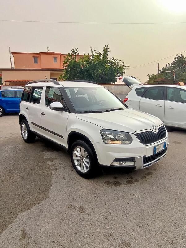 Usata Skoda Yeti Style 110 CV (80 kW) 2016 Bianco SUV