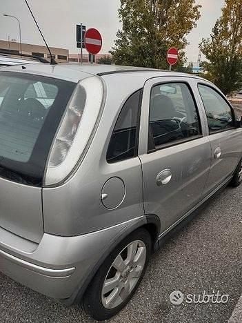 Usata Opel Corsa 60 CV (44 kW) 2006 Grigio Utilitaria
