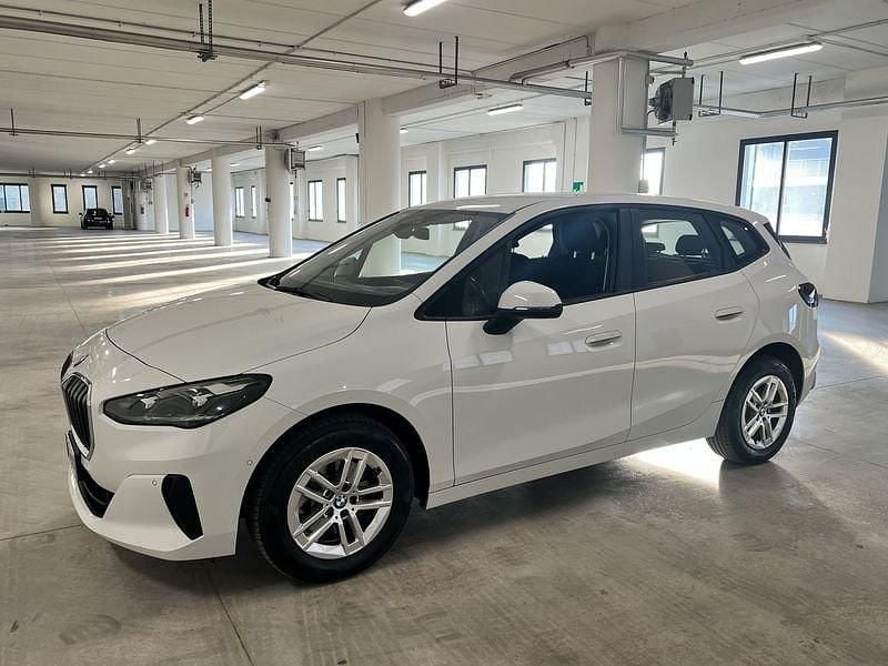 Usata BMW 218 Comfort Edition 150 CV (110 kW) 2023 Bianco Station wagon