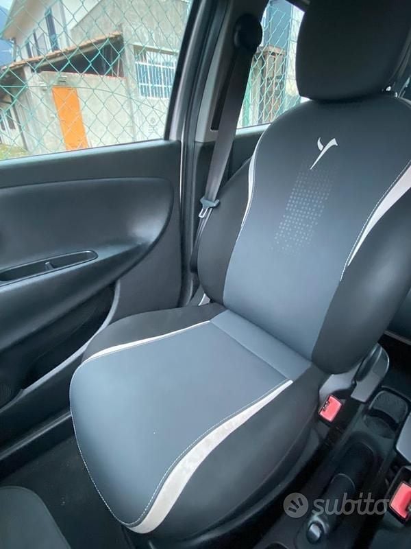 Usata Lancia Ypsilon 86 CV (63 kW) 2015 Grigio Utilitaria