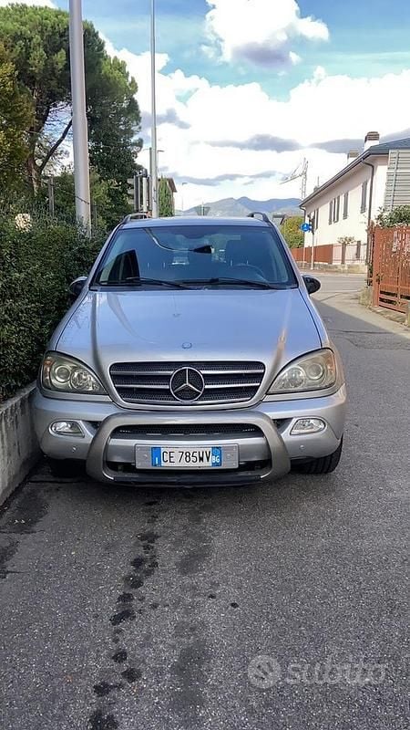 Usata Mercedes ML270 163 CV (119 kW) 2003 Grigio SUV