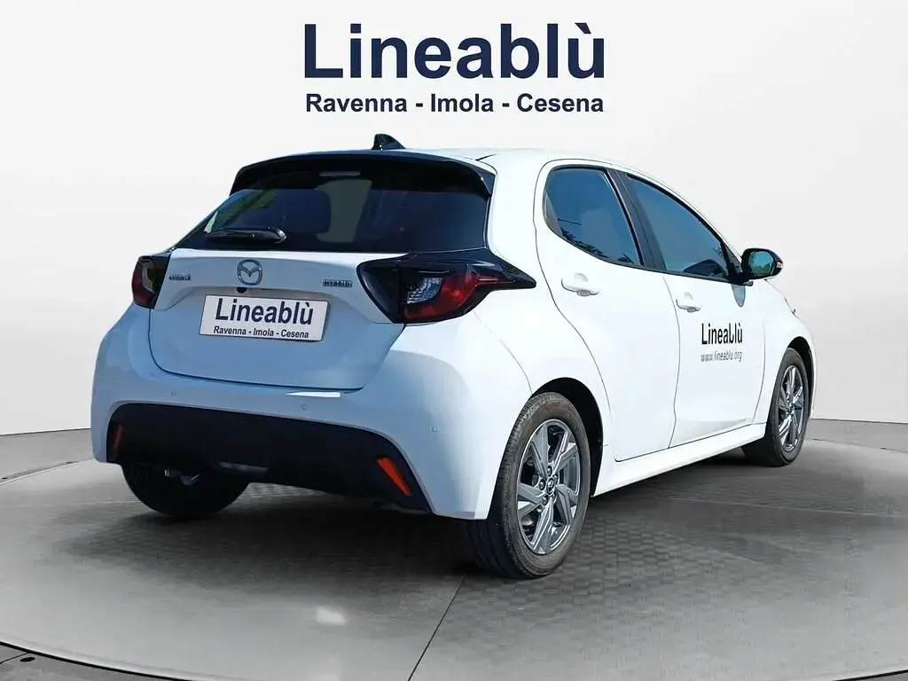Usata Mazda 2 116 CV (85 kW) 2025 Lunar white Utilitaria