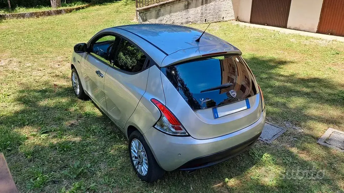 Usata Lancia Ypsilon Platinum 95 CV (69 kW) 2014 Argento Utilitaria