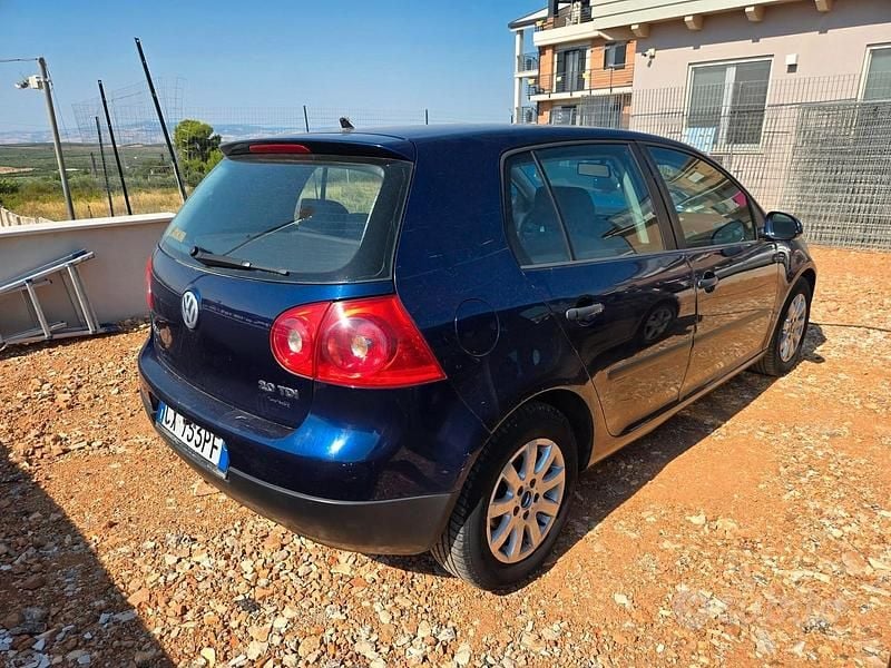 Usata VW Golf IV Sportline 140 CV (102 kW) 2005 Blu Berlina