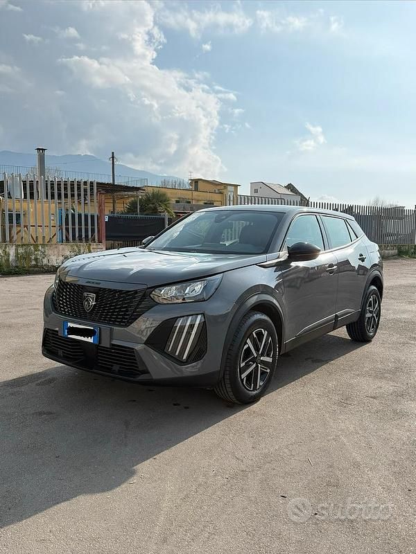 Usata Peugeot 2008 99 CV (72 kW) 2023 Grigio SUV
