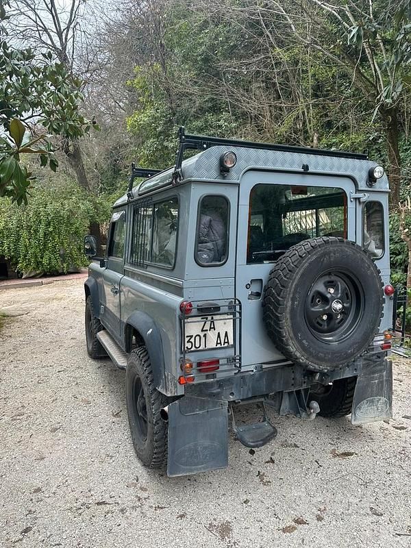 Usata Land Rover Defender 113 CV (83 kW) 1996 Grigio SUV