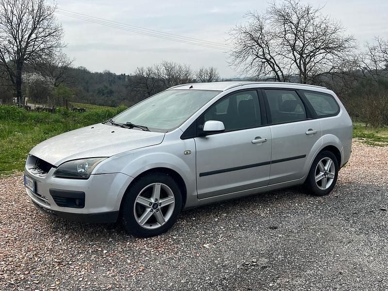 Begagnad Ford Focus 90 HK (66 kW) 2007 Silver Kombi