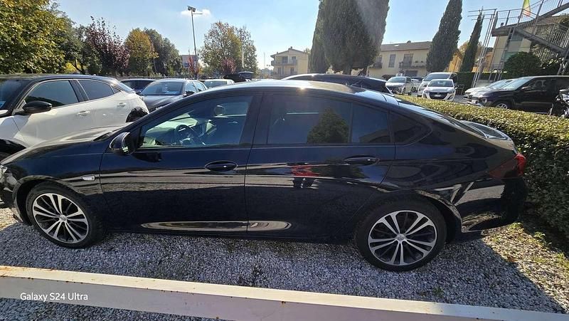 Usata Opel Insignia 136 CV (100 kW) 2020 Berlina
