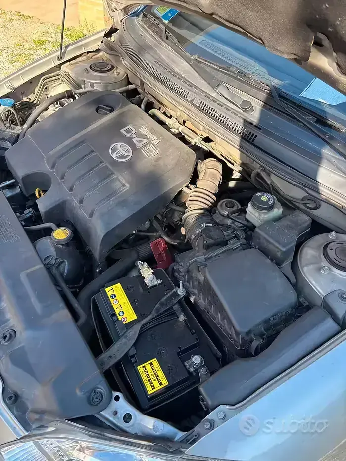 Usata Toyota Corolla 90 CV (66 kW) 2006 Grigio Utilitaria
