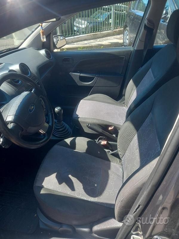 Usata Ford Fiesta 2008 Grigio Utilitaria