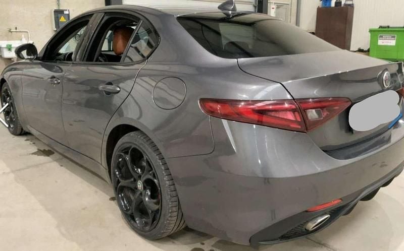 Usata Alfa Romeo Giulia Tech Edition 160 CV (117 kW) 2020 Grigio Berlina
