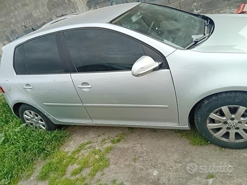 Begagnad VW Golf V 102 HK (75 kW) 2007 Grå Sedan