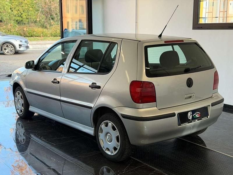 Usata VW Polo Comfortline 60 CV (44 kW) 2001 Argento Berlina