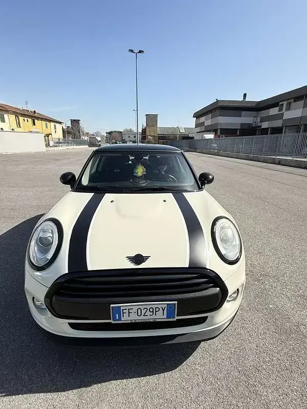 Usata Mini ONE 102 CV (75 kW) 2016 Bianco Utilitaria